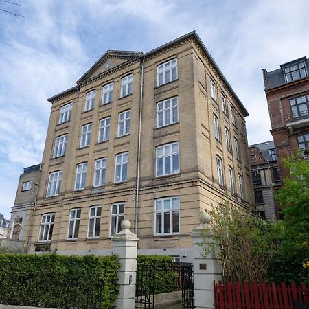 Unique 3 Bedroom Apartment In Vibrant Frederiksberg Kopenhag Dış mekan fotoğraf
