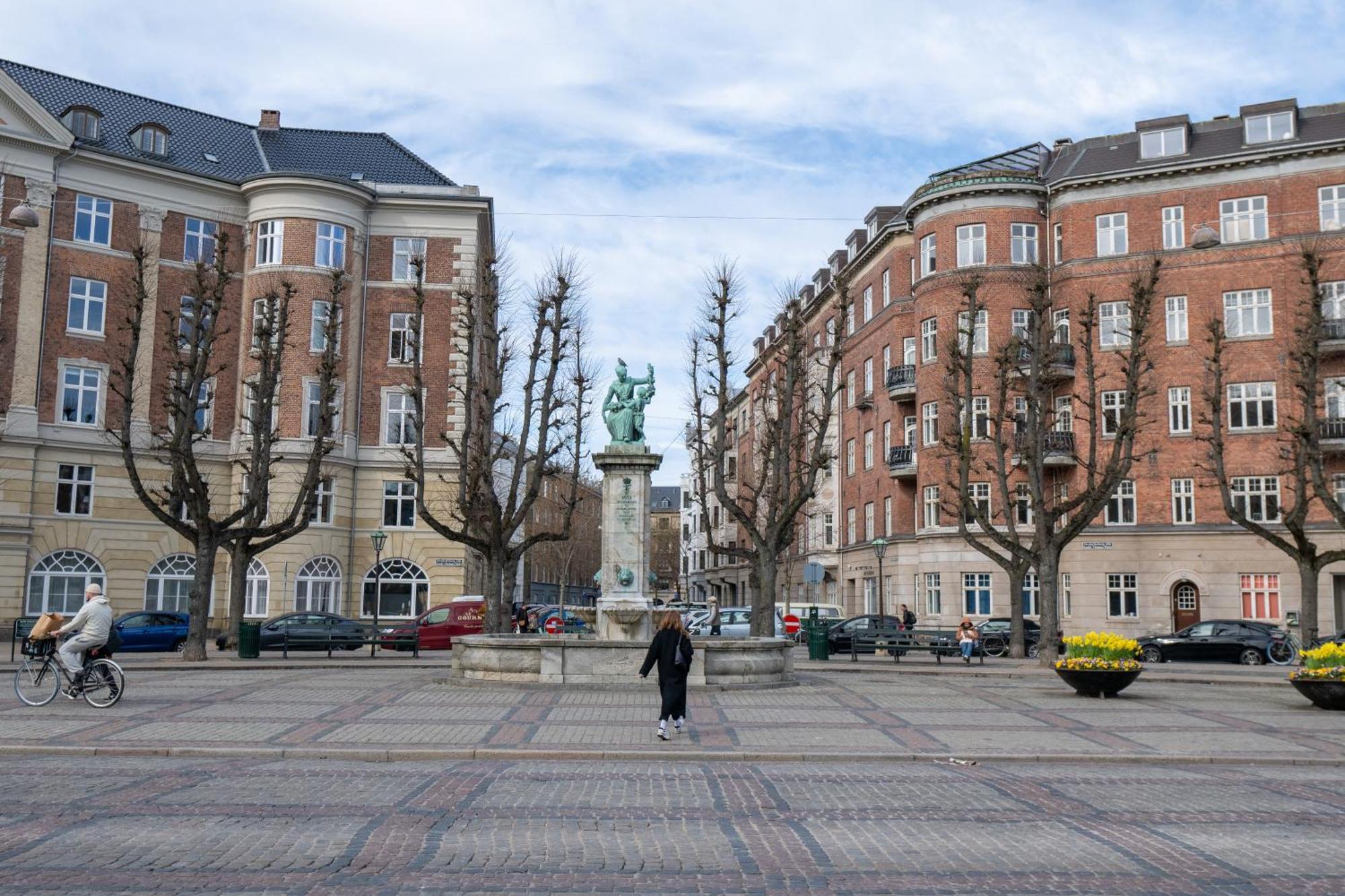 Unique 3 Bedroom Apartment In Vibrant Frederiksberg Kopenhag Dış mekan fotoğraf