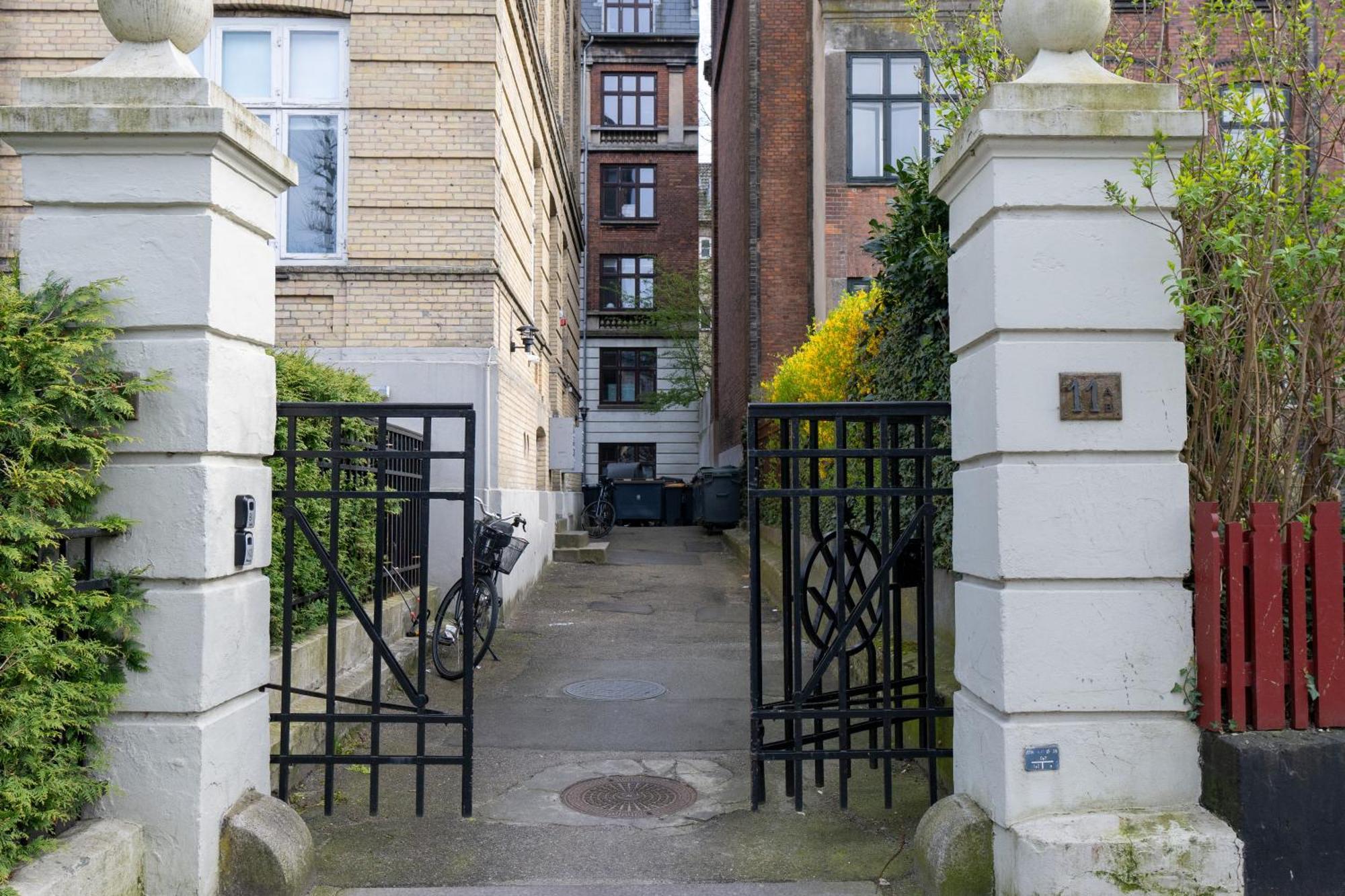 Unique 3 Bedroom Apartment In Vibrant Frederiksberg Kopenhag Dış mekan fotoğraf