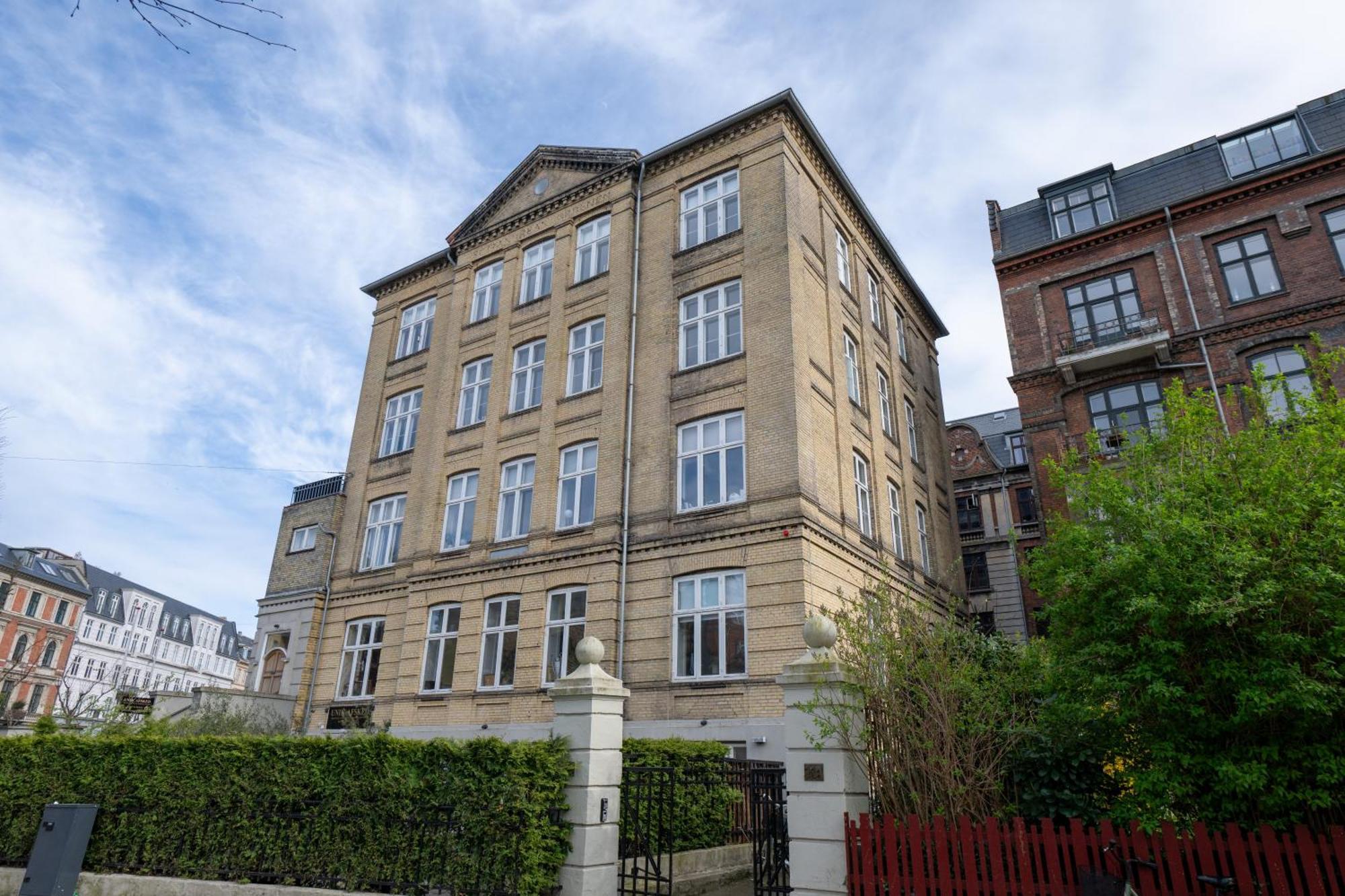 Unique 3 Bedroom Apartment In Vibrant Frederiksberg Kopenhag Dış mekan fotoğraf