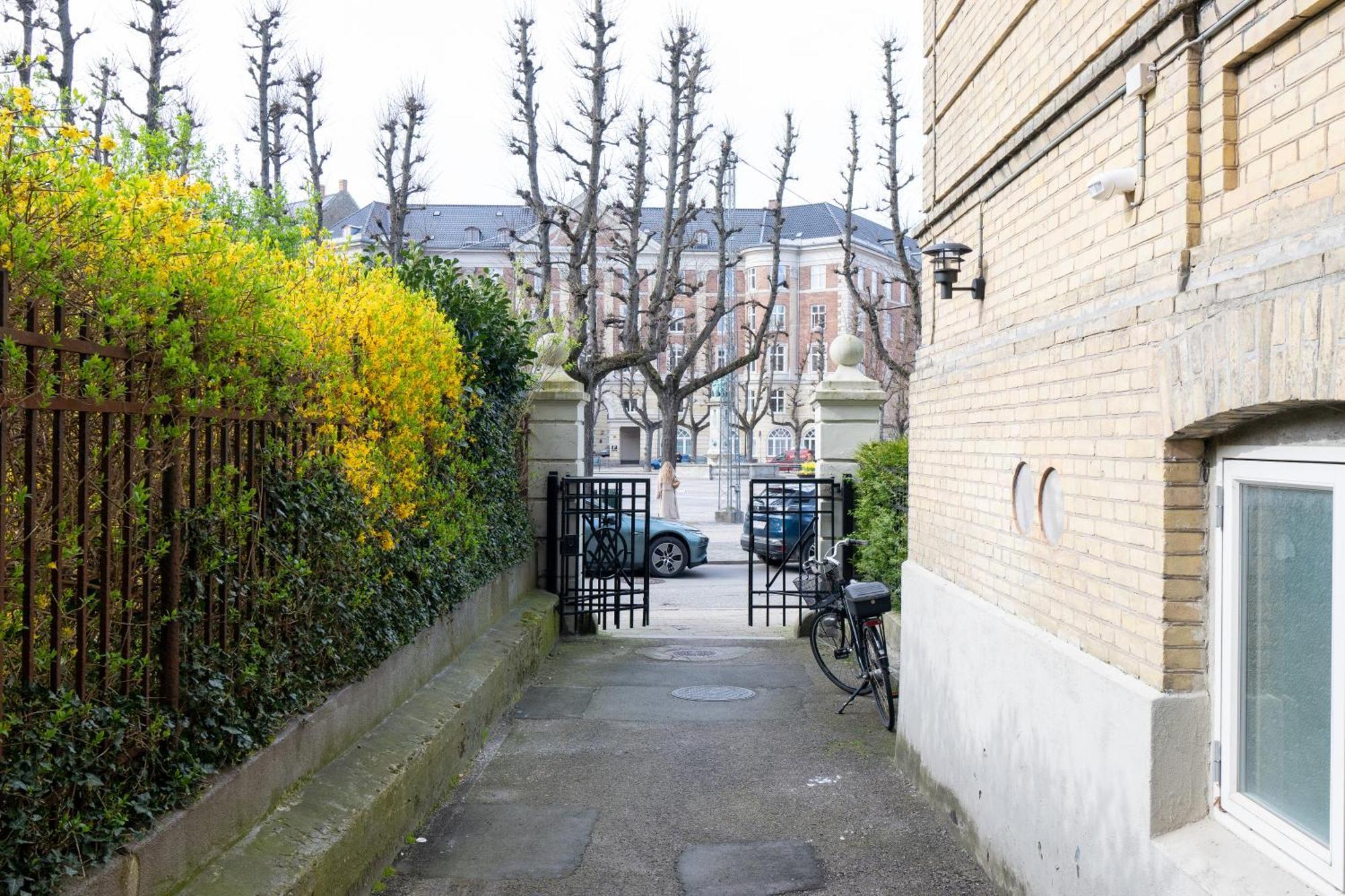 Unique 3 Bedroom Apartment In Vibrant Frederiksberg Kopenhag Dış mekan fotoğraf